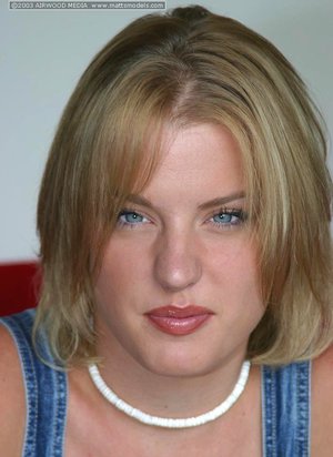 18 year old cutie Carmen Callaway sexys her two study buddies at the same time